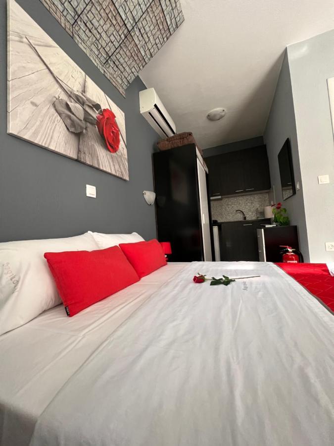 Niriides Rooms Nea Kallikrateia 외부 사진